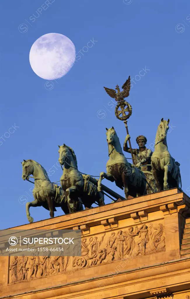 Germany, Berlin, persons of Brandenburg  Gate, detail, Quadriga, moon,  M Capital, Berlin middle, gate, construction, sight, Torgebäude, landmarks, ...