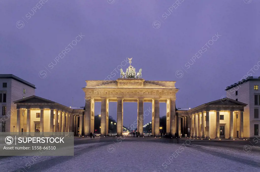 Germany, Berlin, persons of Brandenburg  Gate, illumination, twilight  Europe, Torgebäude, gate, gate construction, architecture, construction, built ...