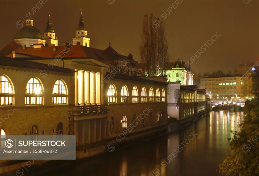 Slovenia, Ljubljana, old town,  Colonnades, illumination, river  Ljubljanica, night, Central Europe, Europe, waters, buildings, construction,  Covered...
