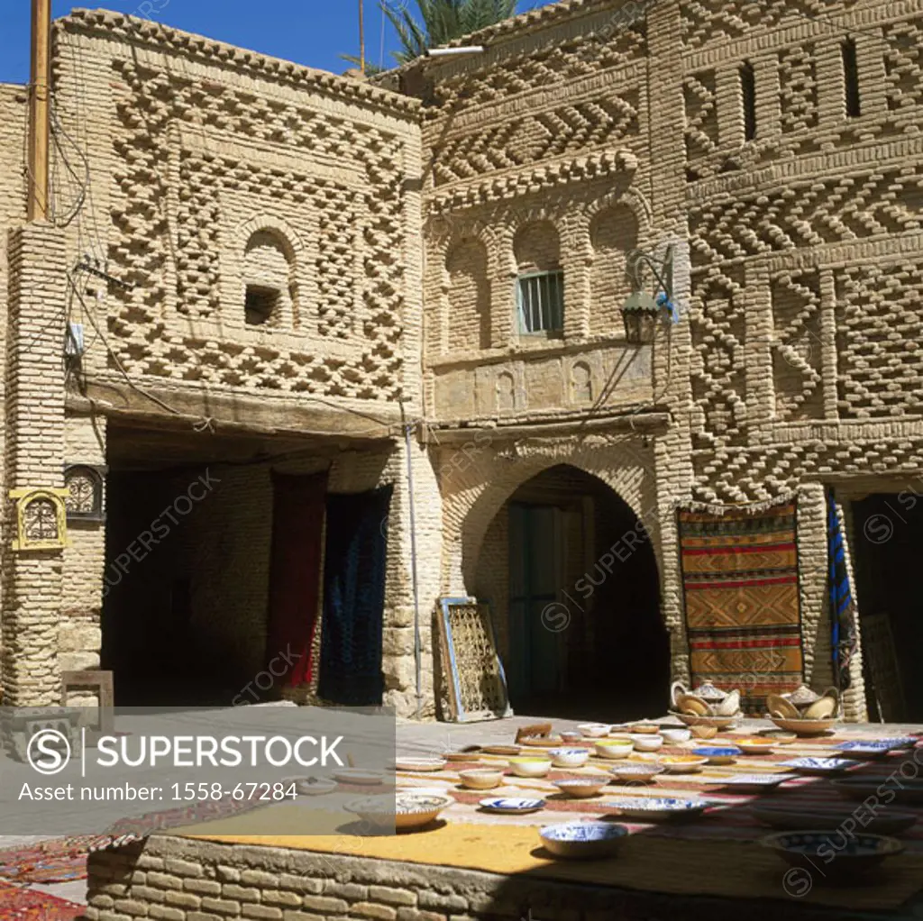 Tunisia, Tozeur, old town quarter ´Quled Hadef´, business, sale, Earthenware Africa, South Tunisia, old town, clay brick constructions,  Architecture,...