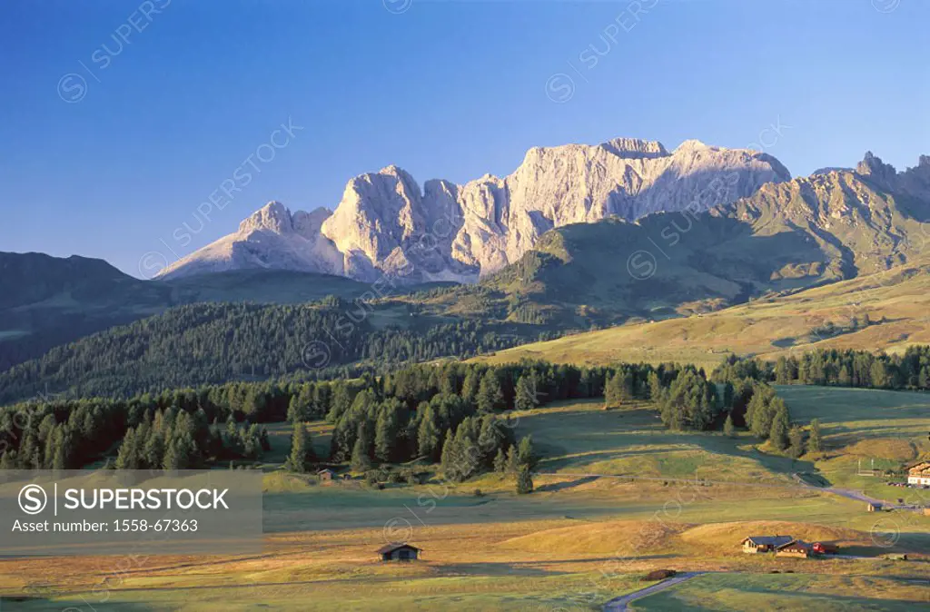 Italy, South Tyrol, Dolomites,  Seiser Alm, highland, gaze Steed teeth Alps, mountain , mountain massif, mountains, horizon, panorama, outlook, cloudl...
