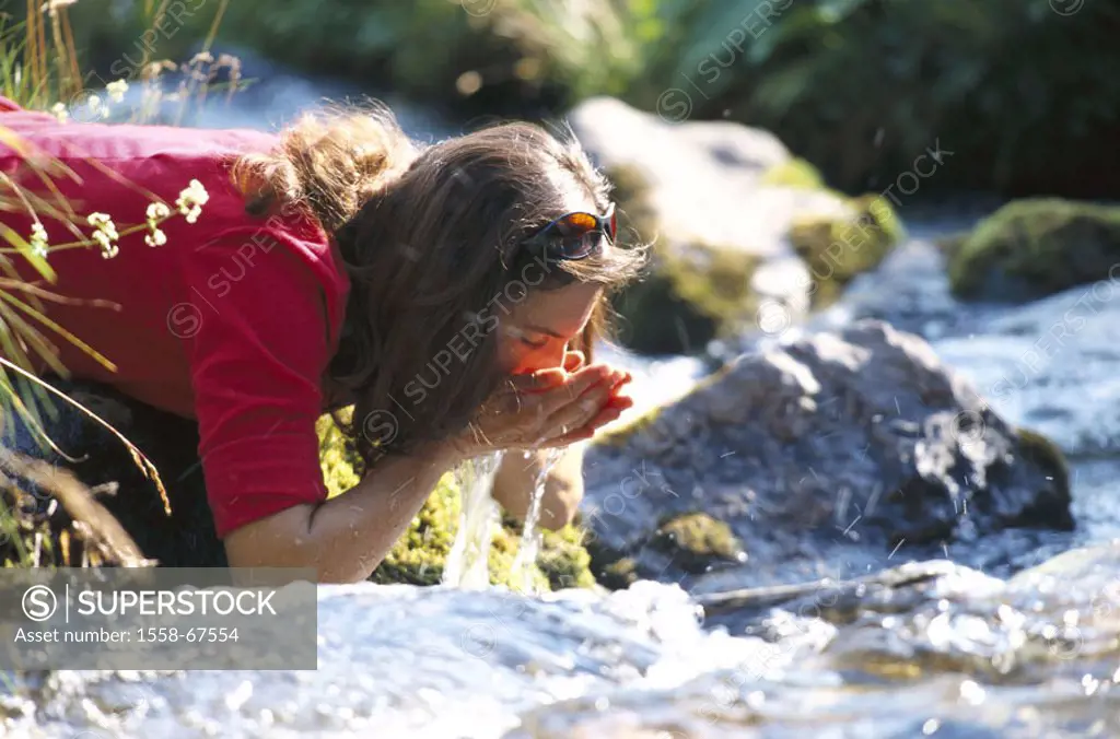 Austria, Carinthia, Nockberge,  Zirkitzenbach, woman, water,  Refreshment, cooling, drinks 30-40 years, hikers, hikes, mountain brook, freshness, puri...