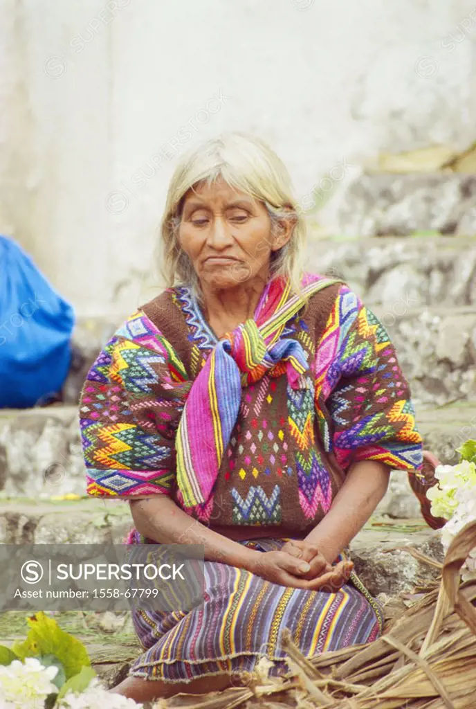 Guatemala, Chichicastenango, Market, woman, sale, flowers,  Latin America, Central America, central America, Quiche, people, natives, Quiché-Maya, sen...