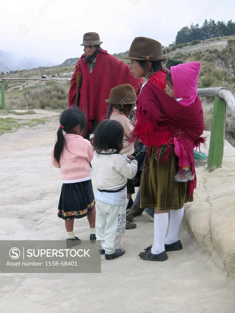 Ecuador, Quilotoa, wayside, family,  South America, Andes state, Ecuadorians, swarthily, parents clothing traditionally, children, four, child blessin...