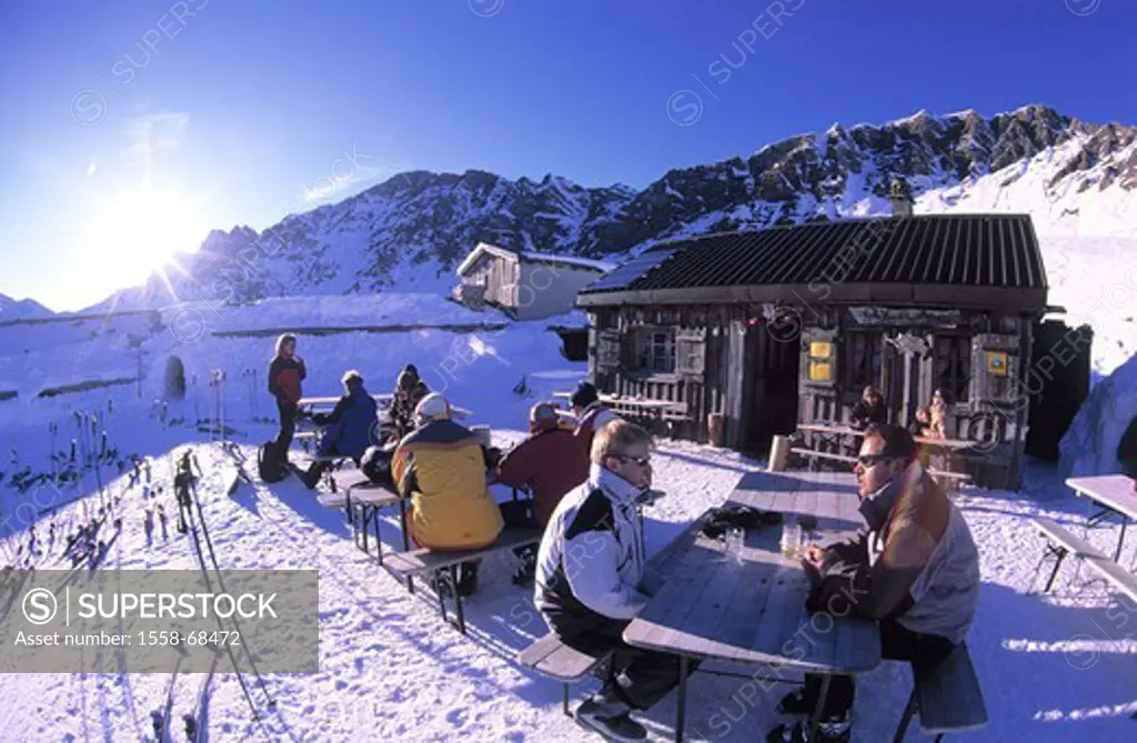 France, region Le Chablais, Portes you sol-rush, ski hut ´Le la Pisa´, guests, Winters, back light, Skigebiet, Grand-Paradis, gastronomy, mountain hut...