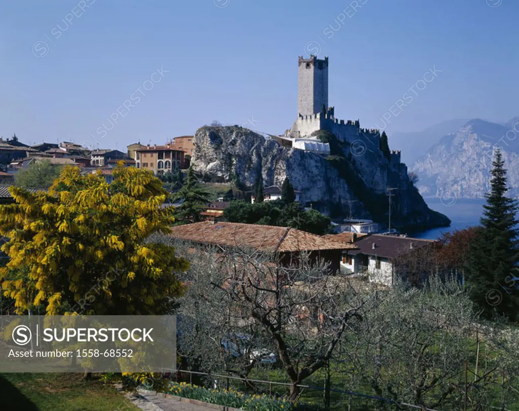 Italy, Venetien, Lake Garda, Malcesine,  skyline, Scaligerburg,   Europe, North Italy, Lago of di Garda, destination, tourist center, castle, 13.-14. ...