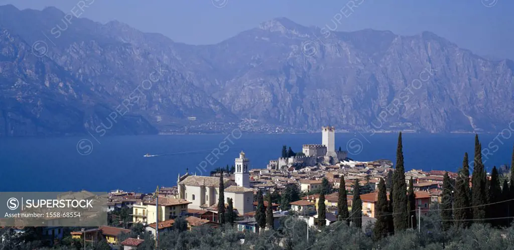 Italy, Venetien, Lake Garda, Malcesine,  skyline  Europe, North Italy, Lago of di Garda, destination, tourist center, church, Santo Stafano, 18. Jh., ...