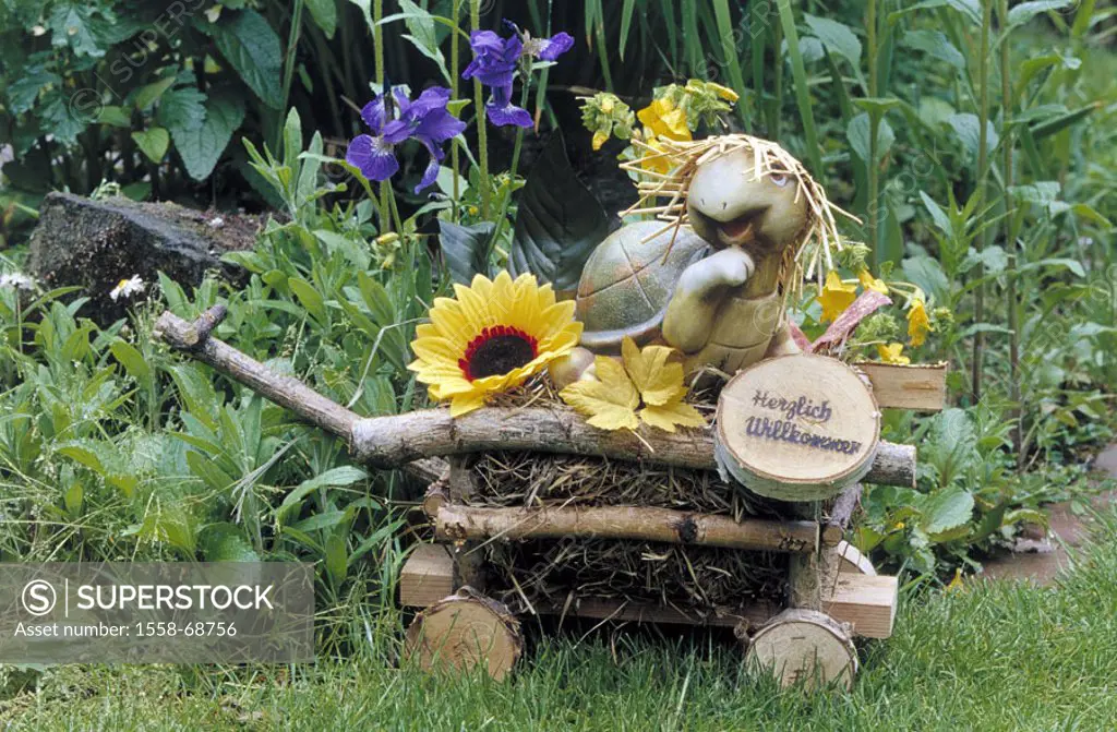 Garden, flower bed, wood cars, Straw, turtle figure, sign ´Heartily welcomes´ Garden decoration, decoration, leader cars small, Garden figure, sunflow...