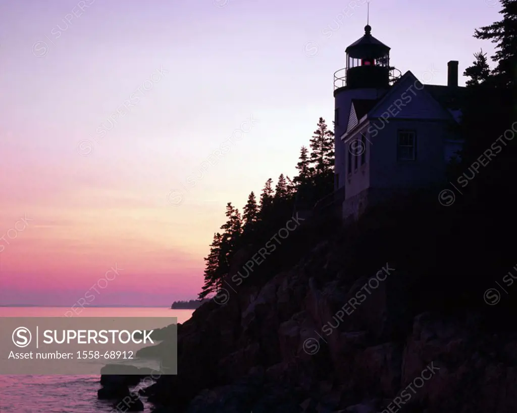 USA, Maine, Mount Desert Iceland,  Lighthouse, 17 m, silhouette, coast,  Sea, twilight,  Tremont, Bass Harbor Head Light, ocean, water, tower, rock, c...