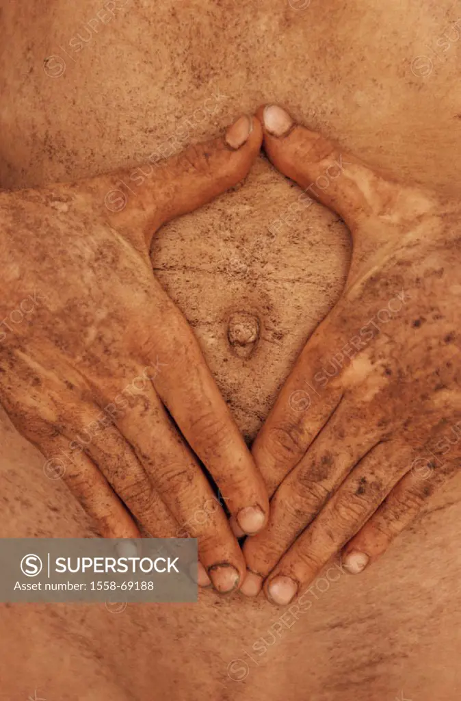 Girls, detail, hands, stomach,  Upper bodies freely, skin, Erdschlamm  Child, 7 years, fingers, navels, earthy, earth, mud, concept, dirty, smeared, n...