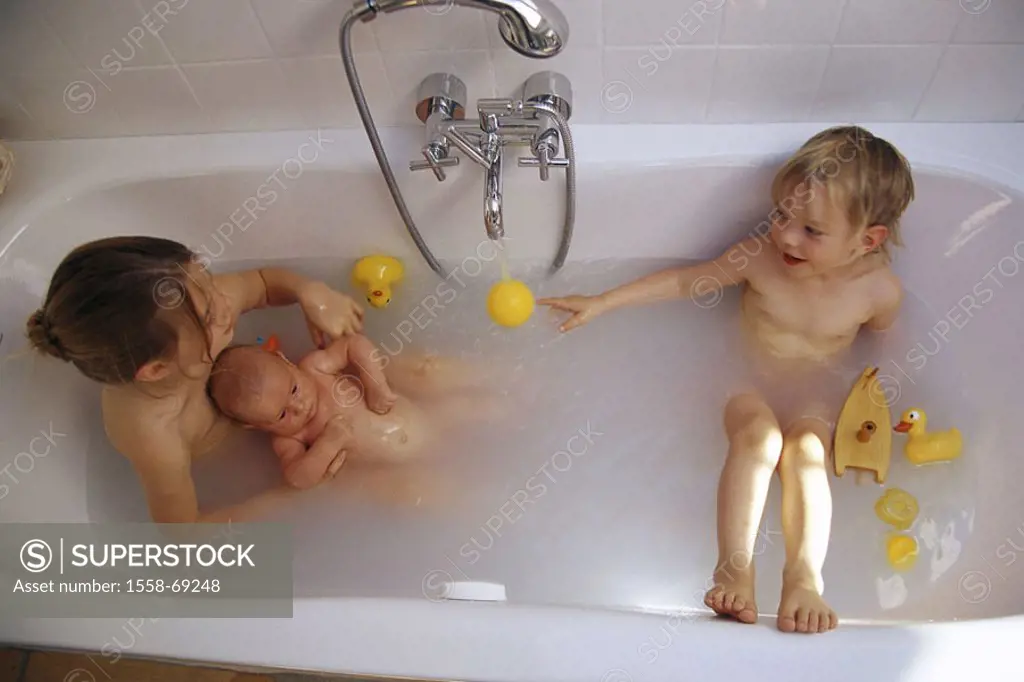 Bathtub, girls, baby,  swims, toy, from above  Children, siblings, three, boy, 6 weeks, toddler, 3 years, 7 years, fun, leisure time, hygiene, cleans,...