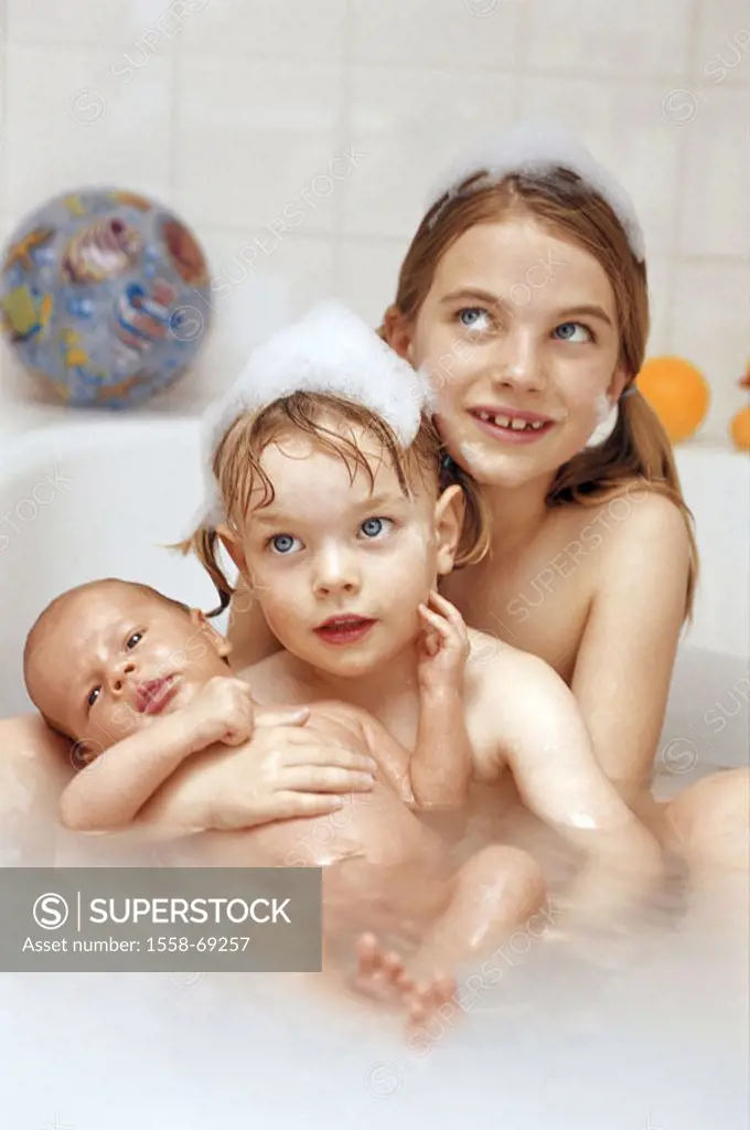 Bathtub, girls, baby,  swims, portrait  Group picture, children, siblings, three, boy, 6 weeks, toddler, 3 years, 7 years, fun, warehes leisure time, ...