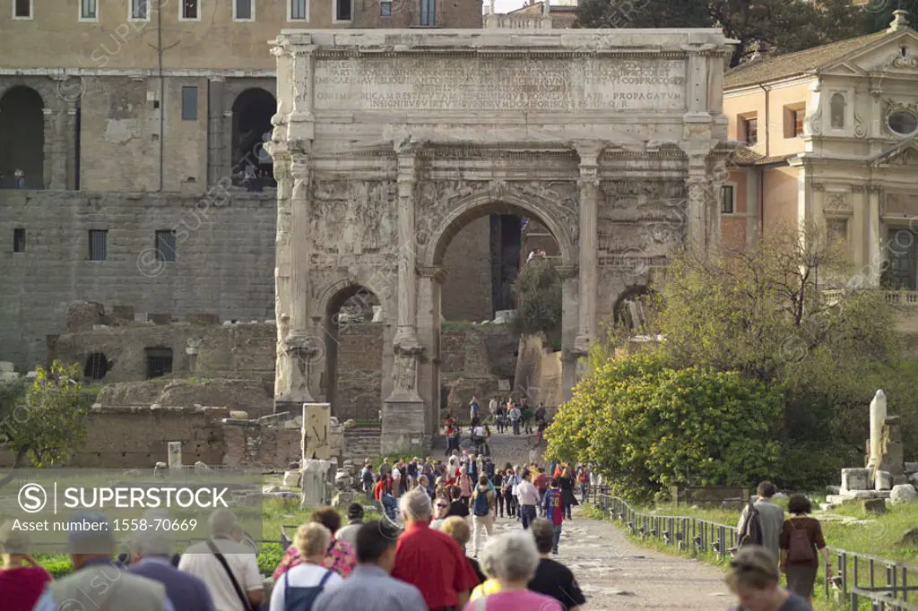 Italy, Rome, forum Romanum, Triumphal bow of the Septimius Severus, Tourists Ruin place, ruin, temple ruin, remains, Triumphal bow, construction, hist...