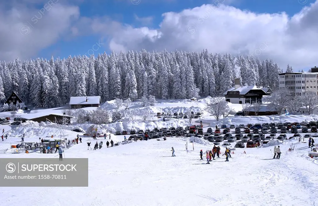 Germany, Baden-Württemberg,  Field mountain, parking place, cars, track,  Skiers Europe, Breisgau-Hochschwarzwald, Black forest, snow, snow-covered, h...