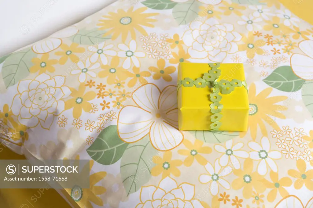 Pillows, detail, gift   Bed, pillows, flower patterns, surprise, surprise gift, birthday, birthday gift, packet, yellow, bow, quietly life, concept, j...
