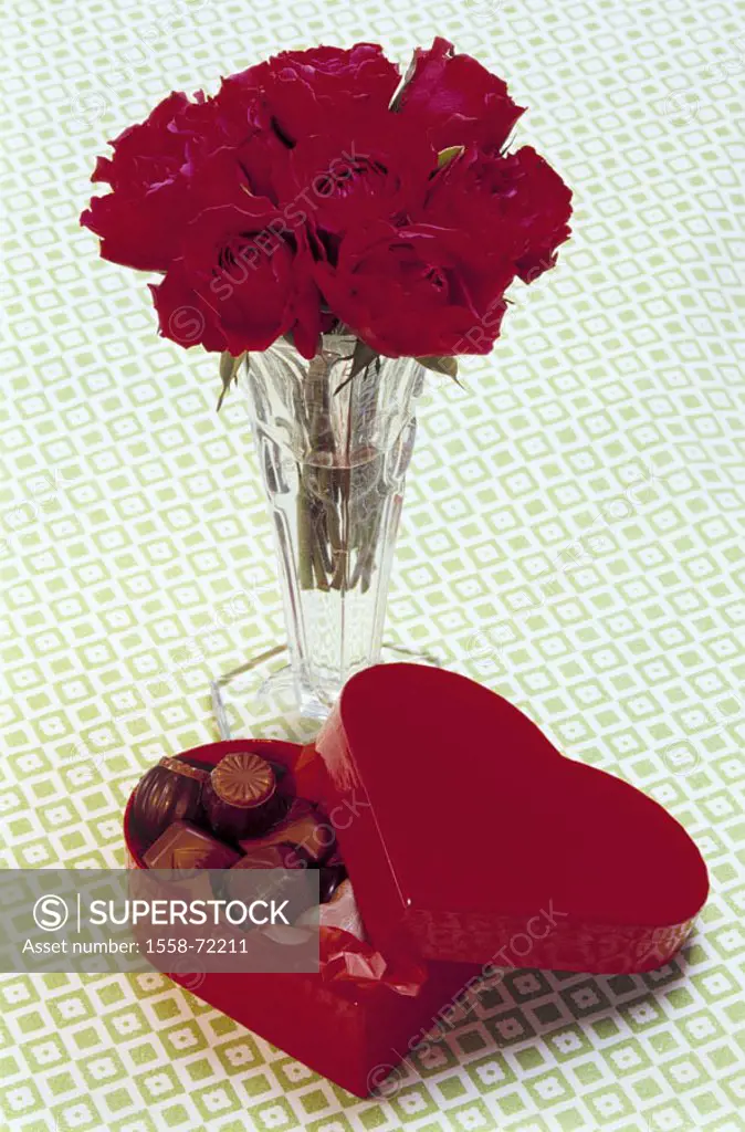 Table, chocolate carton, heart-shaped, Vase, roses,  Mother day, birthday, Valentine´s day, surprise, gift, flower, rose bouquet, carton, heart, red, ...