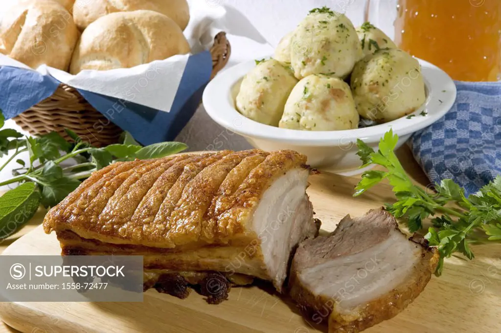 Bavarian specialty, Holzbrett, Pig roasts, supplement, roll dumplings, Basket, rolls, Meal, meal, Bavarian, regionally, meat court,  Food, meat, pork,...