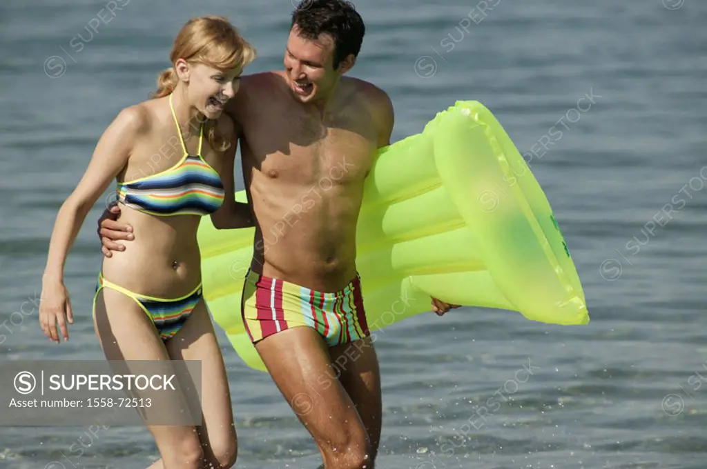 Beach, couple, water shallow, going, Air mattress, carries, detail  Series, 20-30 years, partnership, friends, bath clothing, arm in arm, bath vacatio...