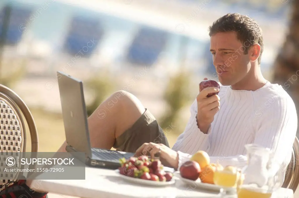 Terrace, man, breakfast, apple,  eat, laptop, data input  Series, 30-40 years, breakfast table, plates, fruit, Fruits, enjoying, relaxation, recuperat...