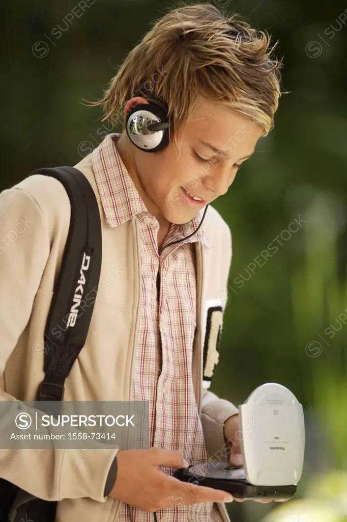Teenagers, boy, satchel, CD-Player, Music hearing, smiling  Series, 15-18 years, Umhängetasche, headphones, hearing music, relaxation, recuperation, f...