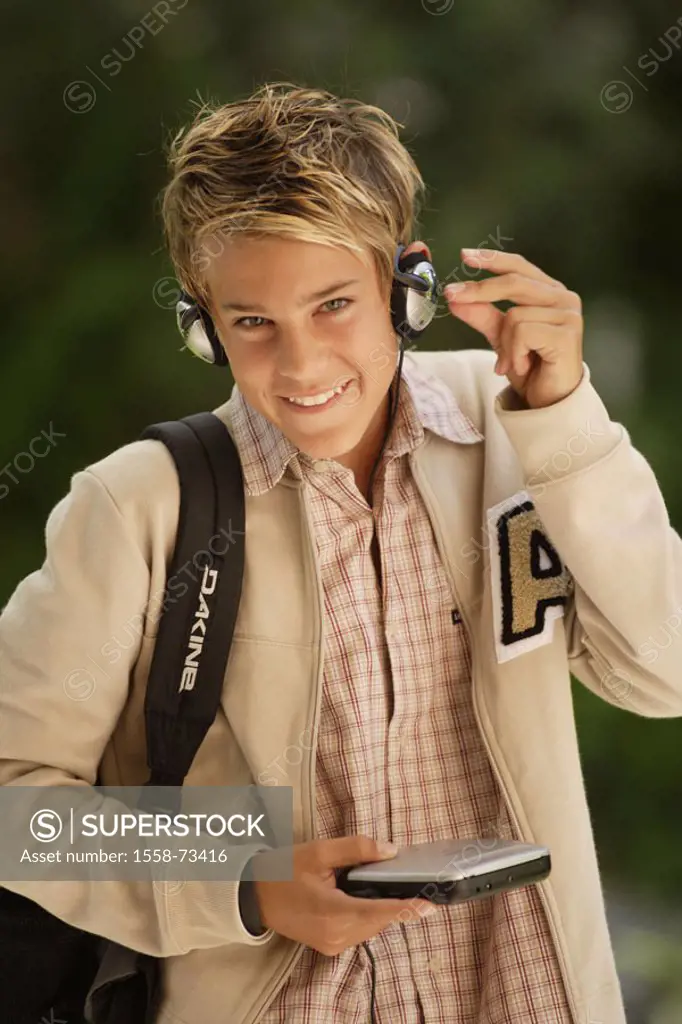 Teenagers, boy, satchel, CD-Player, Music hearing, smiling, Halbporträt  Series, 15-18 years, Umhängetasche, gaze camera headphones hearing music, rel...