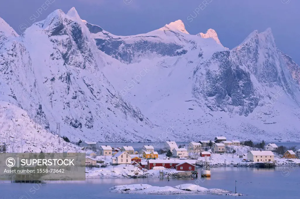 Norway, North country, island Moskenesoy,  Pure, skyline, winters  Europe, Scandinavia, North Norway, Lofoten, Lofotinseln, Moskenesøy, Moseknes, plac...