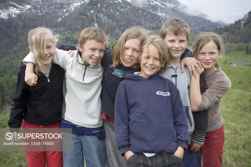 highland, children, friends,  cheerfully, group picture  Mountains, 8-13 years, friends, friendship, clique, Schoolmates, schoolmates, arm in arm, joy...