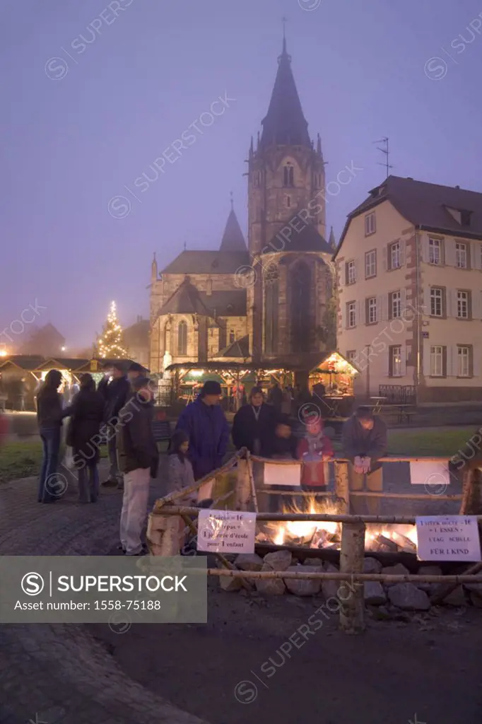France, Alsace, Weißenburg,  Market place, church, St. Peter and Paul, Christmas market, twilight Europe, Département Bas-Rhin, Wissembourg, city, cit...