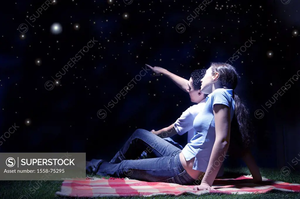Meadow, pair, blankets, sits, gaze, Firmaments, enjoys, gesture,  shows, at the side, night Series, 20-30 years, partnership, relationship, falls in l...
