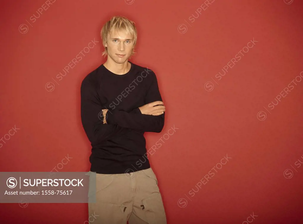 Man, young, blond, poor crosses,  Half portrait  Series, men´s portrait, 20-30 years, hairdo, fashionably, Shirt, Longsleeve, nonchalant, casual, expr...