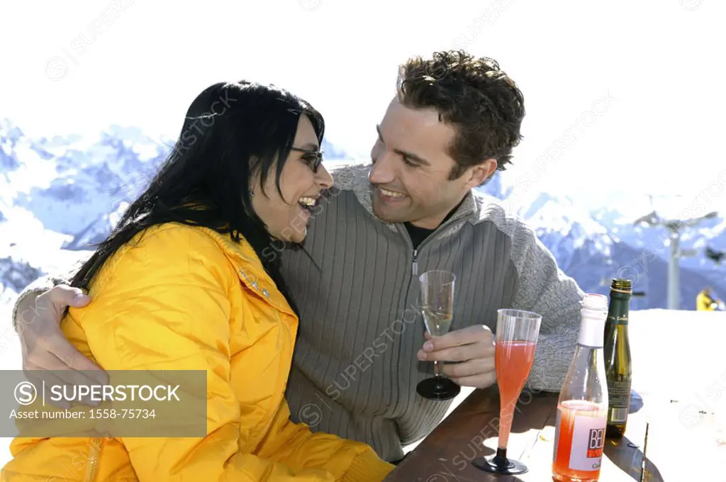 highland, Skibar, man, woman,  young, cheerfully, embrace, beverage  alcoholic, half portrait, snow Winter landscape, gastronomy, winter clothing, dri...
