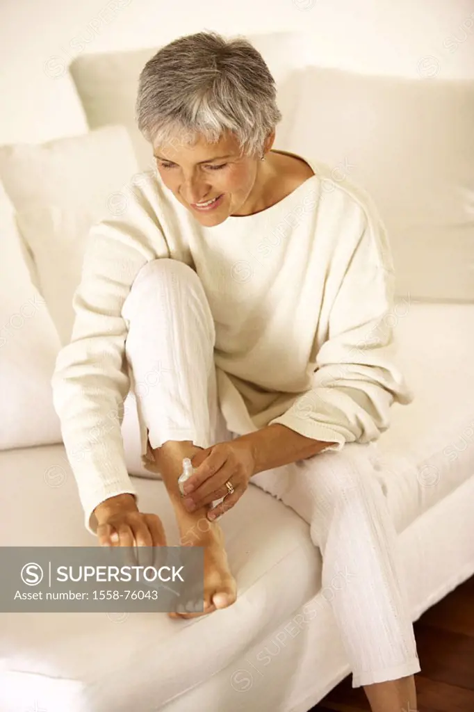 Senior, smiling, foot nails varnish   Series, seniors, woman, well Age, well Ager, 60-70 years short-haired short hair hairdo, grey-haired, clothing, ...