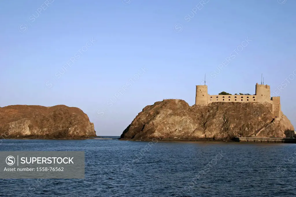 Sultanate Oman, Maskat, bay, rocks, Fort ´Jalali´, sea,  West Asia, Arabic peninsula capital culture Arabic architecture Portuguese, 16. Jh., construc...