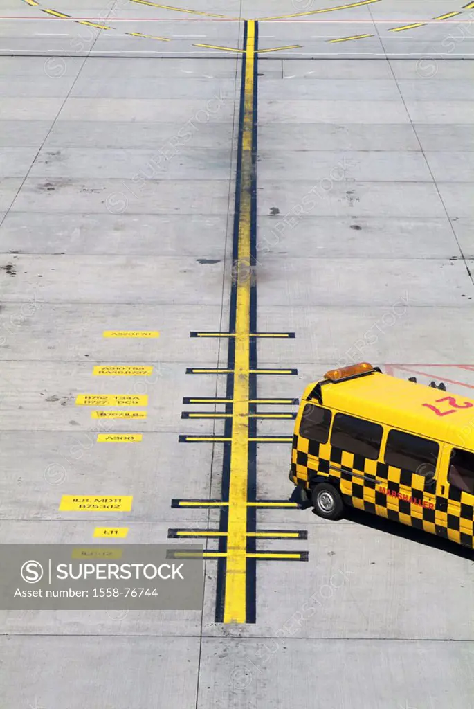 Fughafen, advance, ground marking,  Airport vehicle  Runway, runway, parking place, parka instruction, marking, markings, ground markings, park positi...