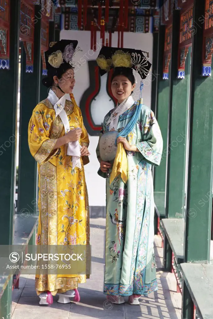 China, Peking, women, Nationaltracht, cheerfully, conversation  Asia, Eastern Asia, natives, Chinese, geishas, young, traditional costume, folklore cl...