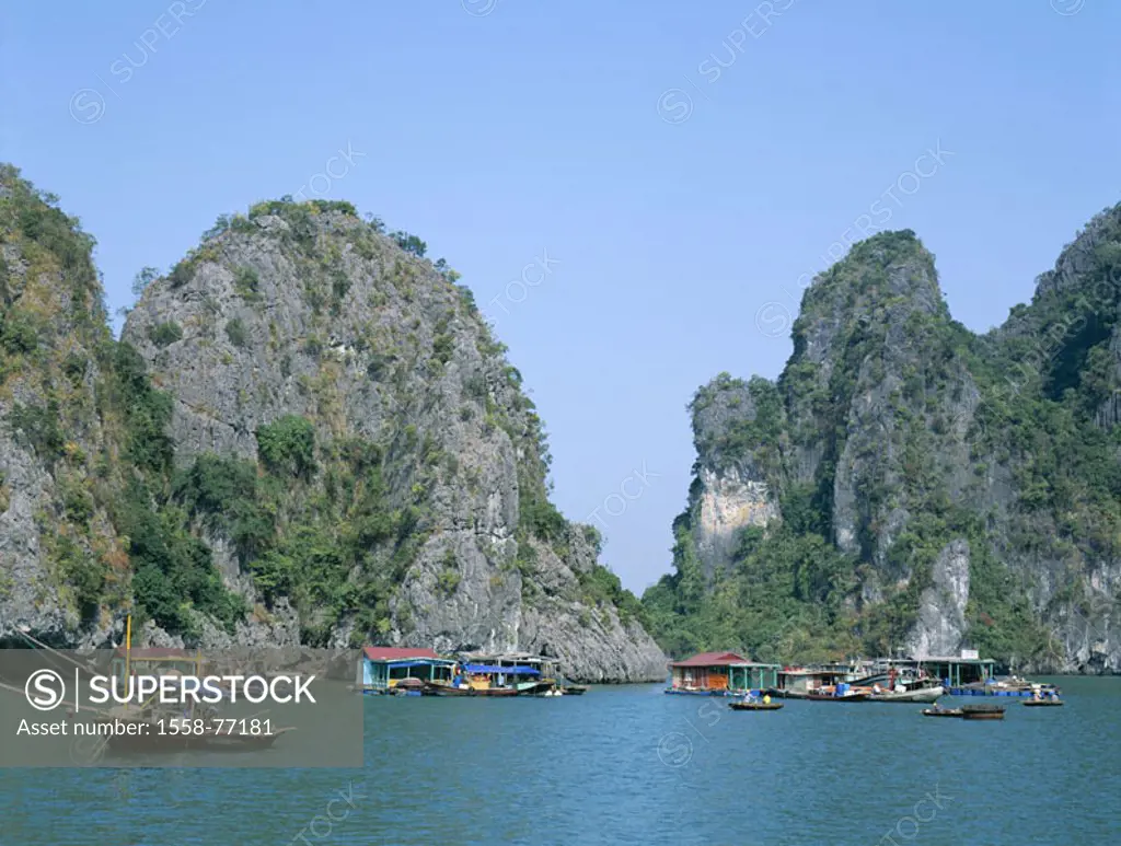 Vietnam, Halong bay, houseboats   Asia, southeast Asia, golf of Tonkin, ´bay of this, Descended dragons´, rock coast, Steilküste,  Coast, rocks, limes...
