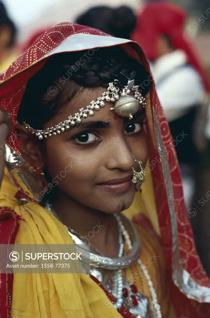 India, Rajasthan, Jaipur, Indian, smiling, portrait  Asia, South Asia, natives, teenagers, girls, swarthily, gaze camera, forehead, Bindi, headdress, ...