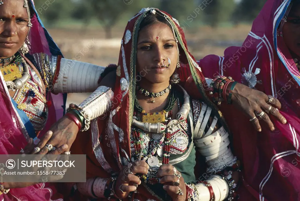 India, Rajasthan, Banjara-Frauen,  Group picture, truncated  Asia, South Asia, Banjara-Stamm, Banjara-Volk, Banjara, Native, women, Indians, folklore ...