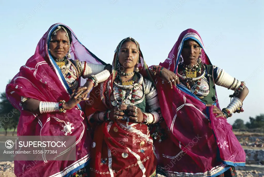 India, Rajasthan, Banjara-Frauen,  Group picture  Asia, South Asia, Banjara-Stamm, Banjara-Volk, Banjara, Native, women, Indians, folklore clothing, h...