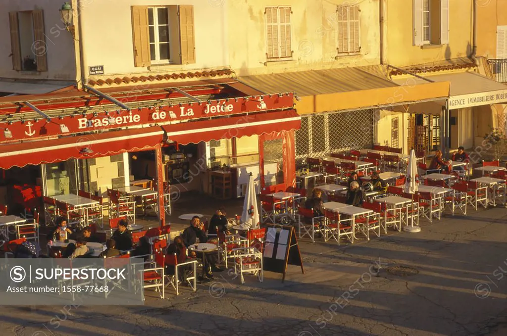 France, Côte d´Azur, Saint Tropez,  Harbor promenade, street cafes,  Dusk Europe, South France, Provence, Französische Riviera, Département Var, ages ...