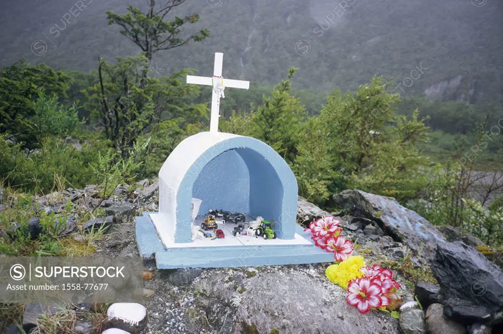 Chile, close to Cochrane, Carretera Austral,  Memorial, cross, toy,   South America, Pat agonies, wayside, roadside, accident, tragedy, painfully, fat...