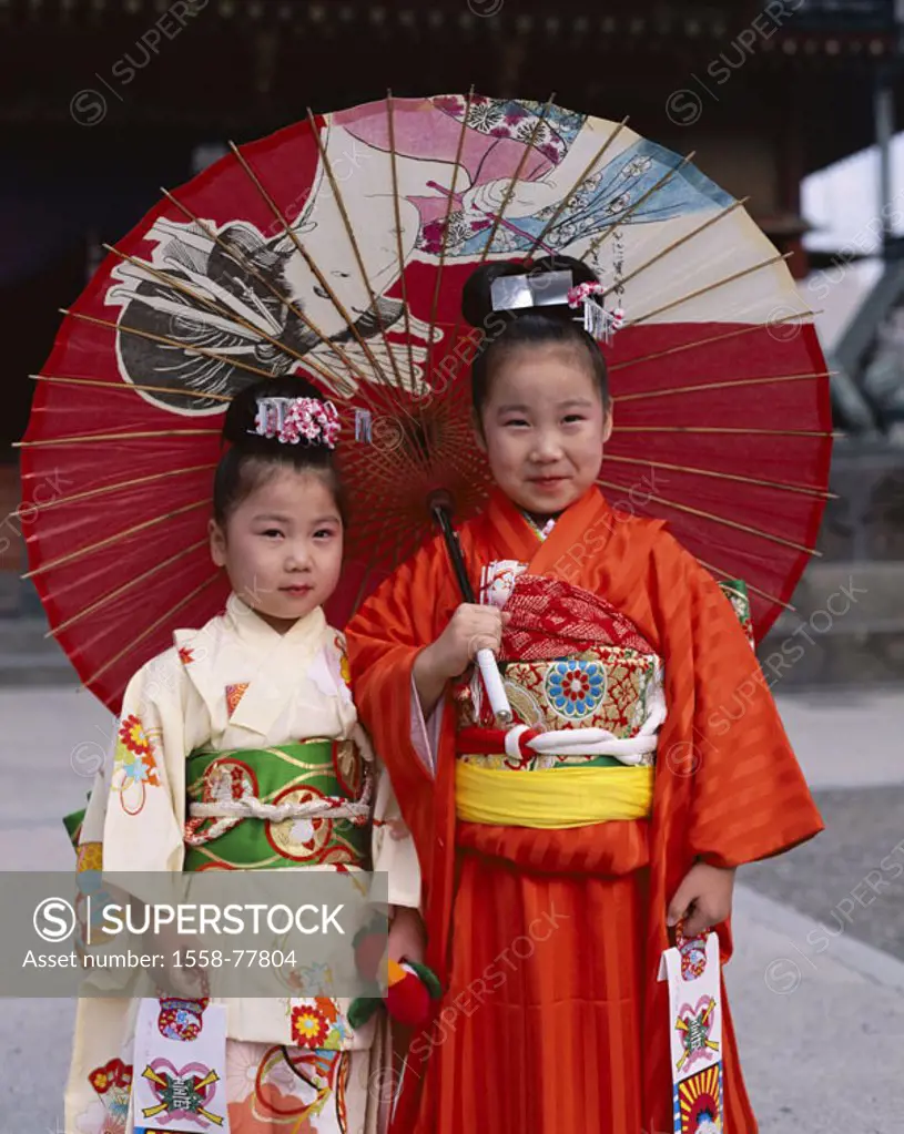 Japan, island Honshu, Tokyo,  Seven five three child, girls, Kimonos, paper umbrella, detail Asia, 15. November, party, Shi-chi-go-san Matsuri, Festiv...