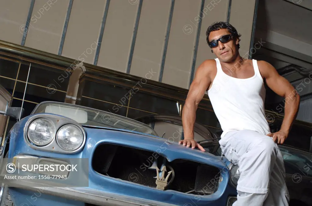 Garage, old-timers, Maserati, man,  muscular, muscle shepherd, leans  Series, 20-30 years, dark-skinned, dark-haired, southern, sun glass, durchtraini...