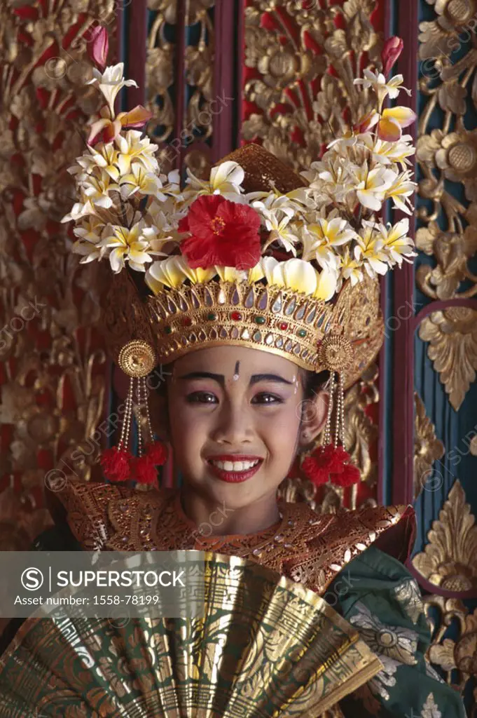 Indonesia, Bali, Legong-Tänzerin,  smiling, subjects, portrait, hold   Little one Sundainseln, island, woman, Balinesin, dancer, folklore clothing, fo...