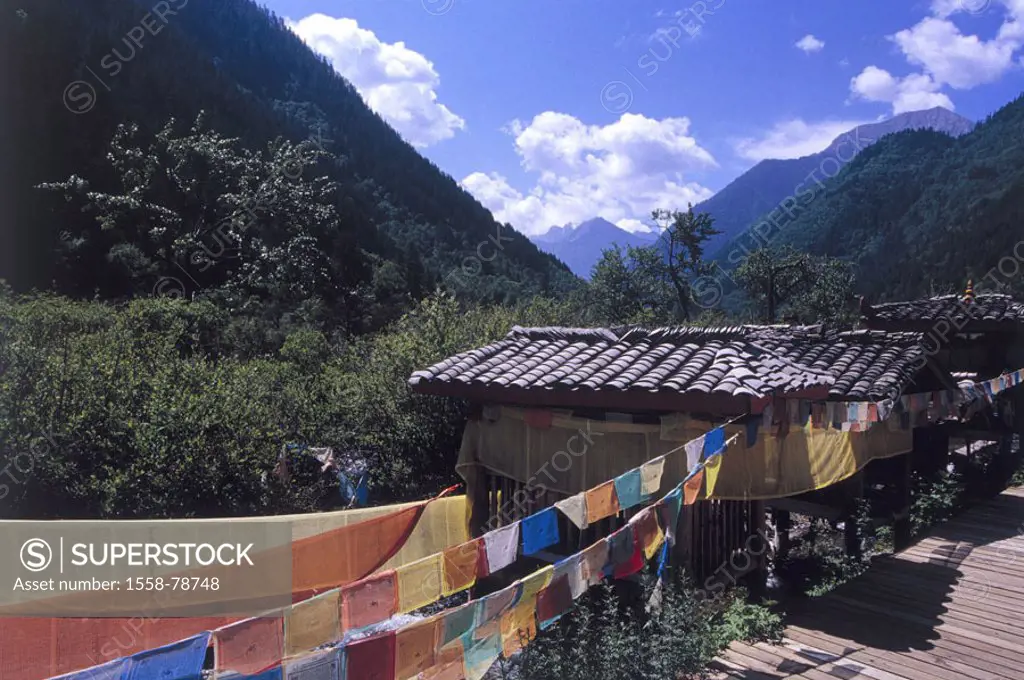 China, province Sichuan, highland,  Cottages, prayer flags,  Asia, Eastern Asia, central China, village, wood cottages, belief, religion, Tibetischer ...