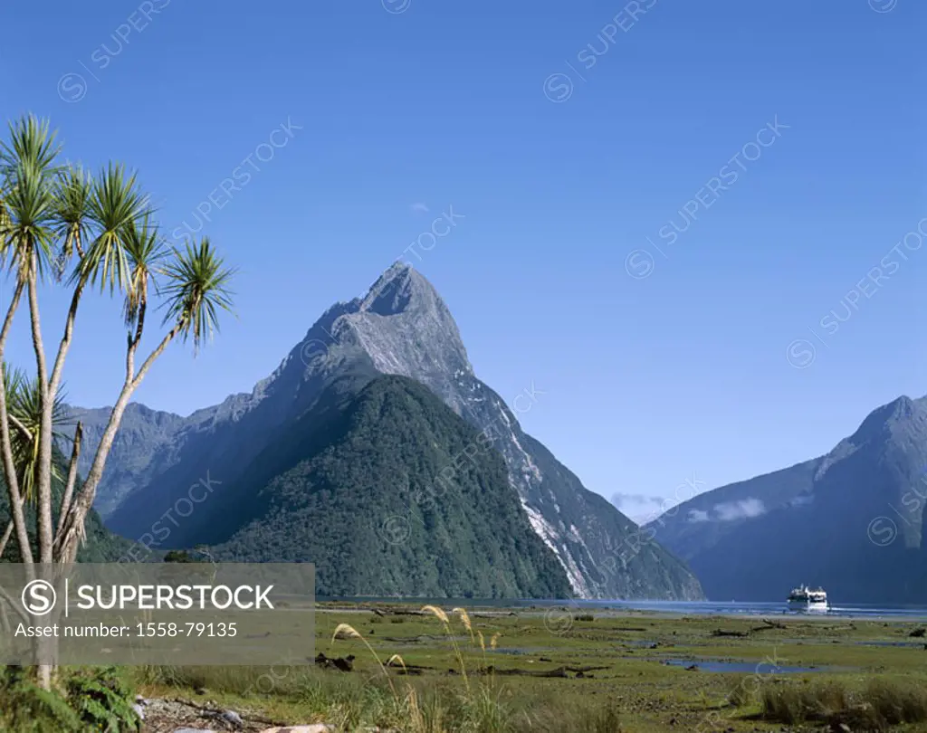 New Zealand, South island, Fiordland National park, Milford sound, Trip boat, ´Mitre Peak´, 1692 m South island, southwest coast, highland, mountains,...