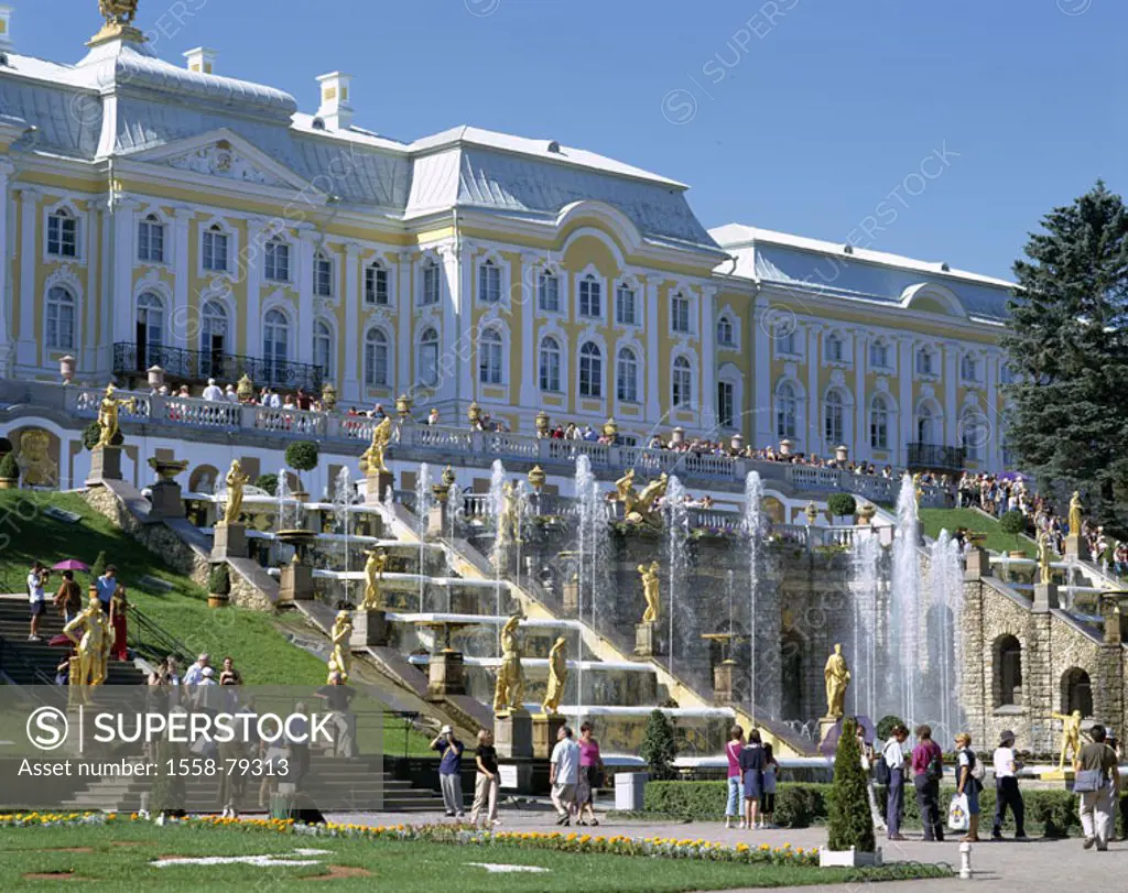 Russia, St. Petersburg, Peterhof, Palace, park, well installation, ´Large cascade´, tourists, Sink Petersburg, Saint Peter castle, Petrodworez,  Palac...