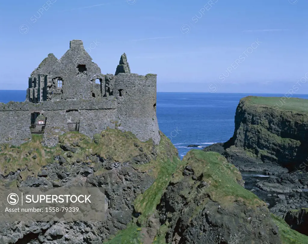 Northern Ireland, Causeway Coast,  Dunluce Castle, castle ruin, 14. Jh.   Europe, island, Ireland, north, Antrim county, sea, coast, rocks, rock coast...