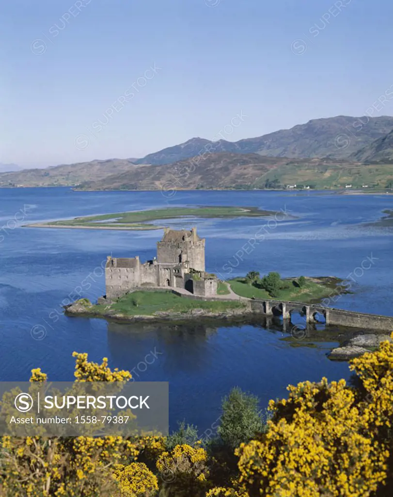Scotland, Highlands, hole Duich,  Eilean Donan Castle   Europe, Great Britain, island, north, nature, sea, island, buildings, construction, castle, ru...