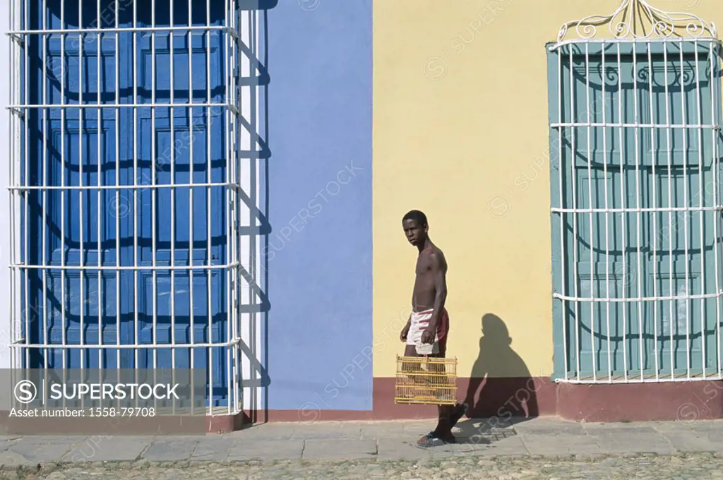 Cuba, Trinidad, house facades, doors, put bars on, passer-by, birdcage, carries Buildings, houses, facades, pussy, man, People of color, native, Cuban...